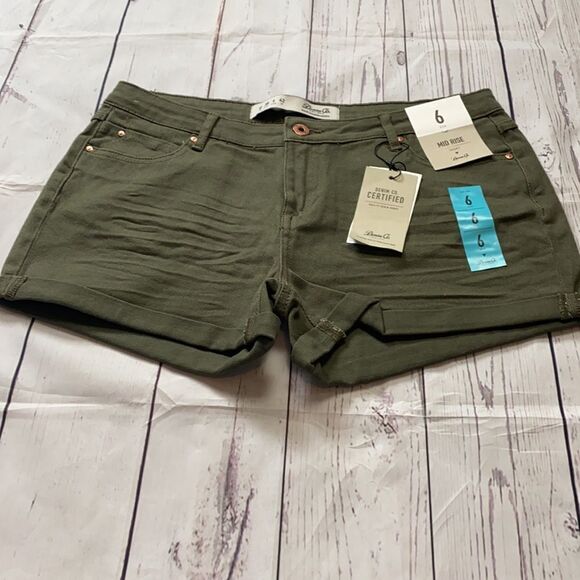 Denim & Co. Woman’s shorts - Picture 3 of 6